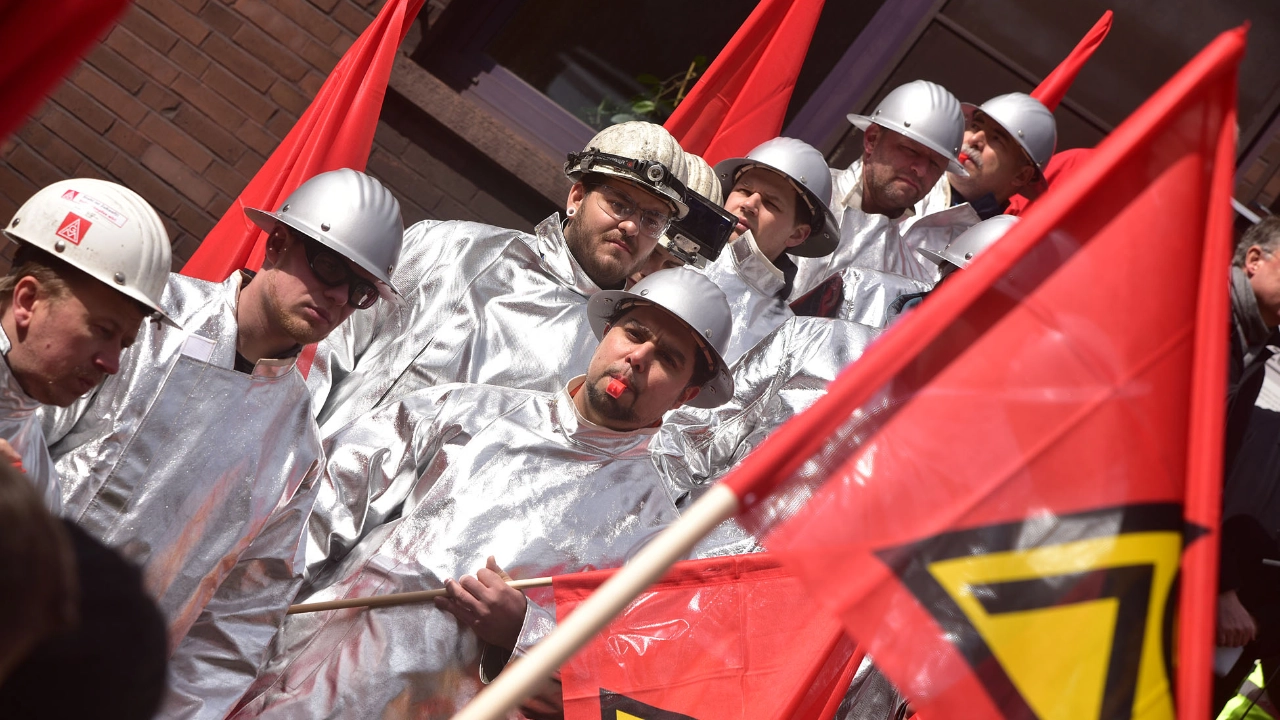 IG Metall-Aktion vor dem Tagungsort einer Anhörung der Rentenkommission der Bundesregierung.