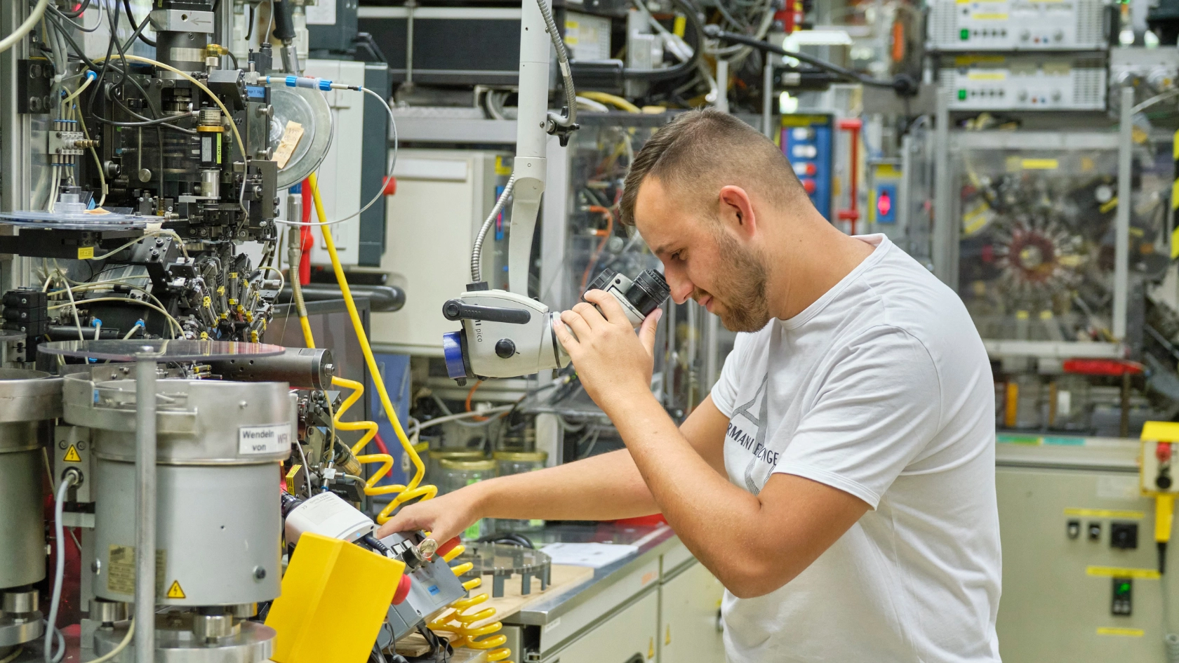Simon Illenberger arbeitet bei Osram in Herbrechtingen