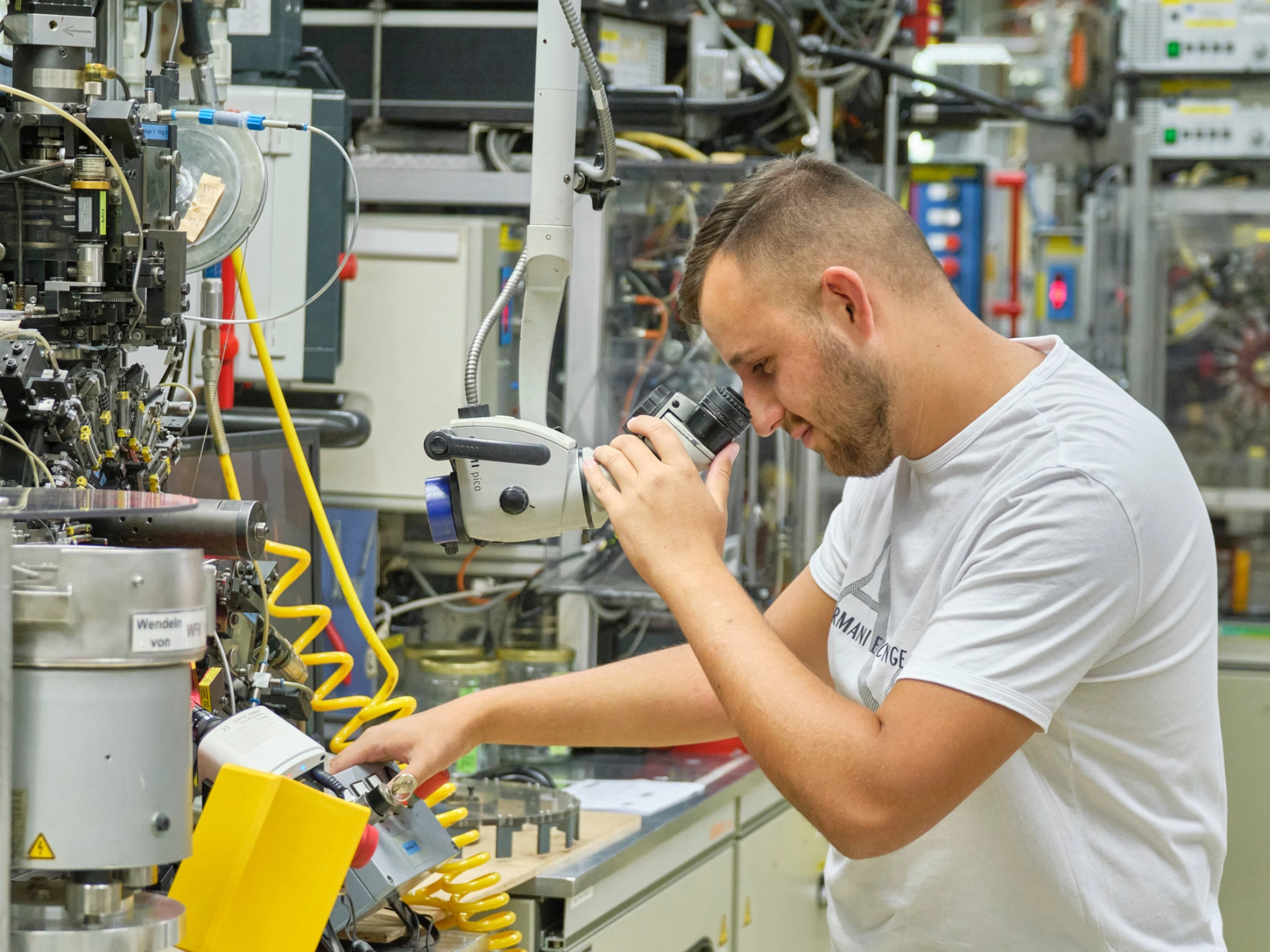 Simon Illenberger arbeitet bei Osram in Herbrechtingen