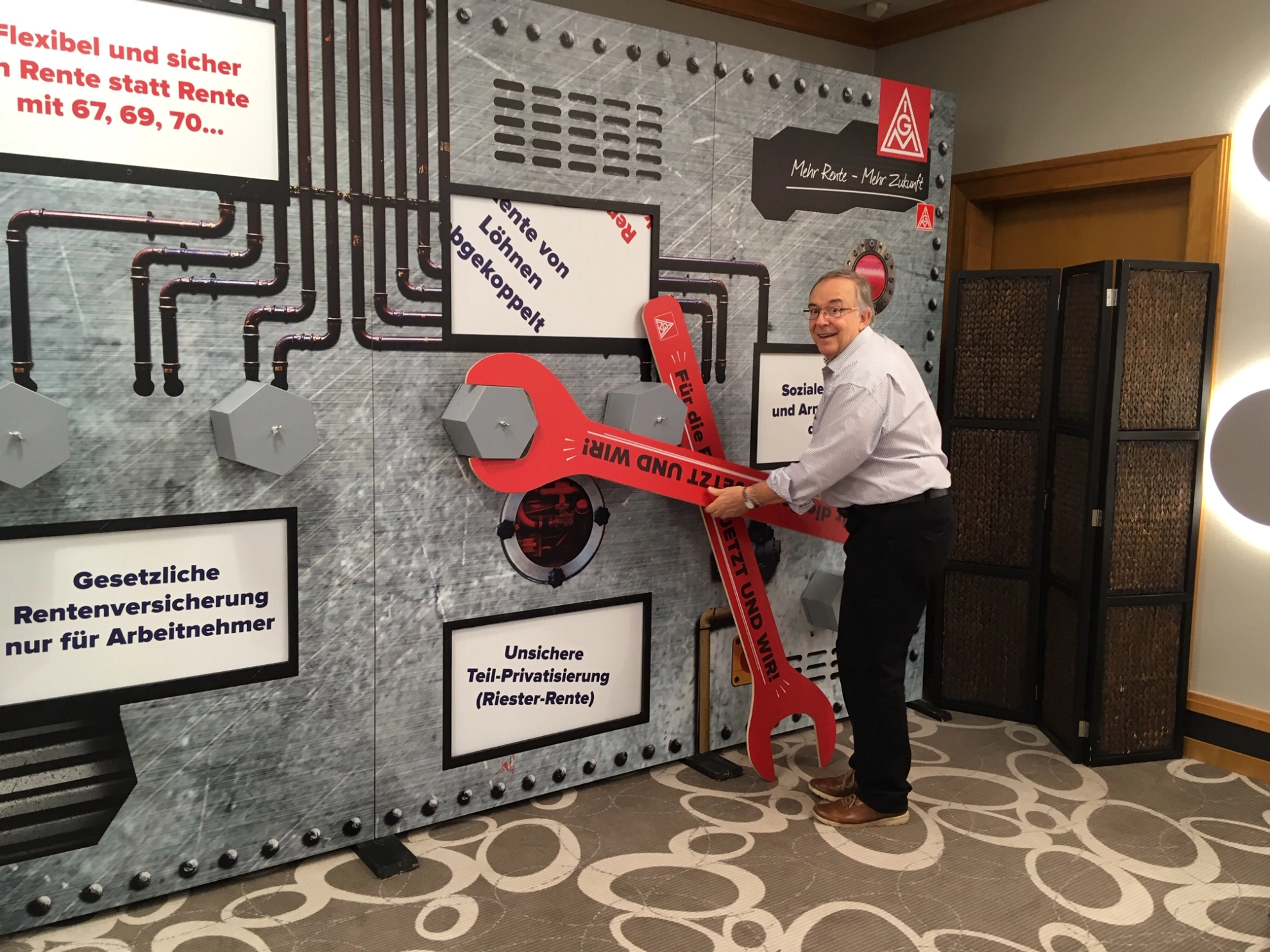 IG Metall-Aktion vor dem Tagungsort einer Anhörung der Rentenkommission der Bundesregierung.