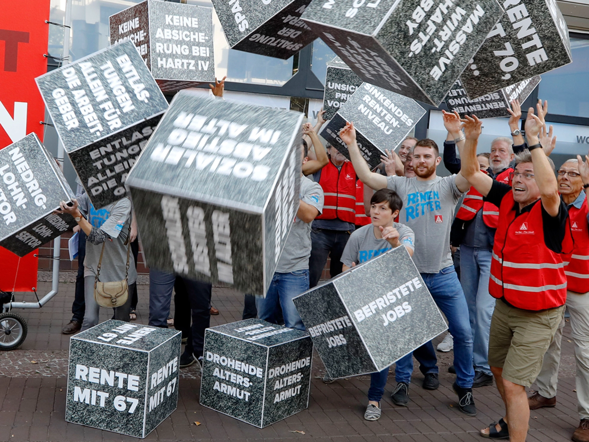 IG Metall-Aktion vor dem Tagungsort einer Anhörung der Rentenkommission der Bundesregierung.