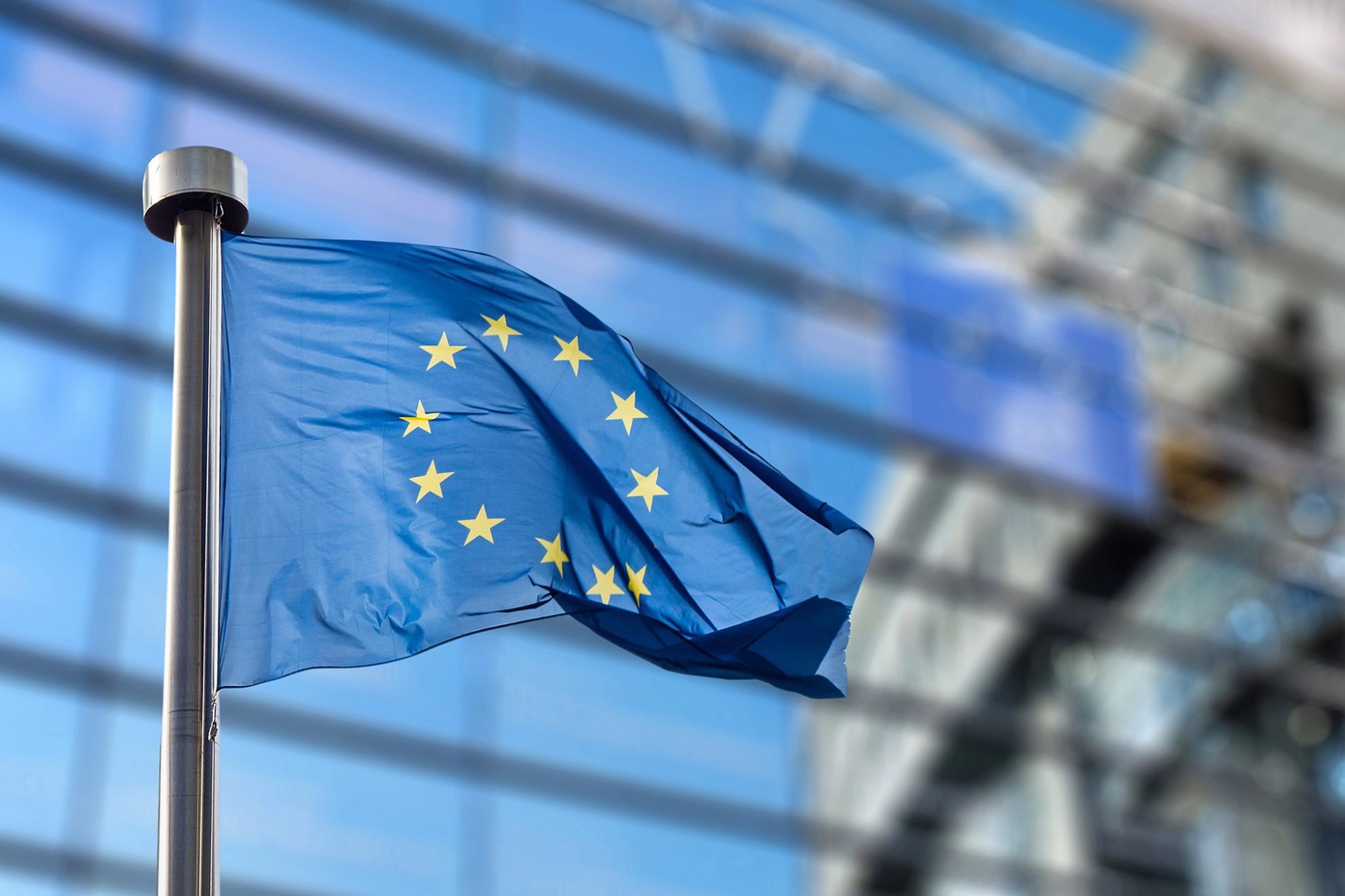 Europäische Union Flaggen vor dem Europäischen Parlament