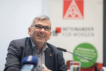 Foto 2_Jörg Hofmann_PK Forderungsempfehlung