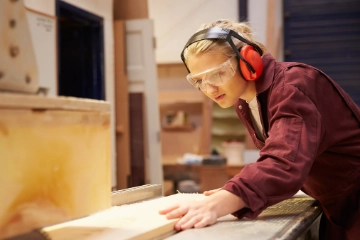 Beschäftigte im Tischlerhandwerk Ost erhalten mehr Geld 