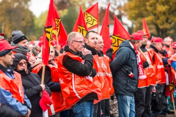 Bis jetzt 11 000 „Hölzer“ an Warnstreiks beteiligt