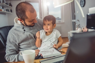 Homeoffice: Wie der Spagat zwischen Arbeit und Kinderbetreuung gelingen kann
