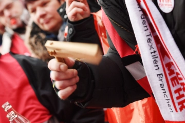 Mehr Geld für ostdeutsche Textilbeschäftigte - 37-Stunden-Woche kommt