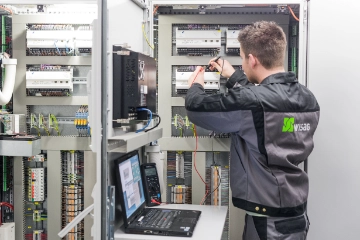 Bei Wind und Wetter Kabel ziehen – bald für 10 Prozent mehr Geld