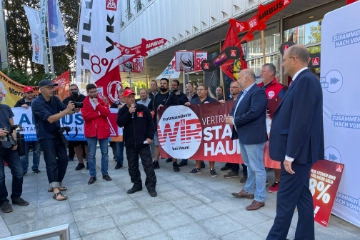Tarifverträge gekündigt - IG Metall übergibt Forderungen