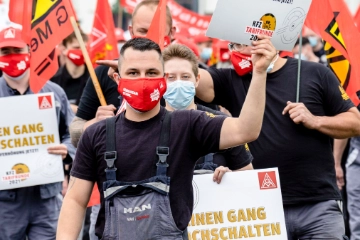 Mehr Geld für Kfz-Beschäftigte
