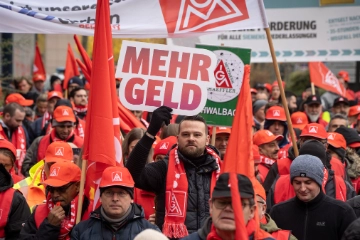 Verhandlungsergebnis: Mehr Geld, 140 Euro mehr für Azubis, mehr freie Tage 